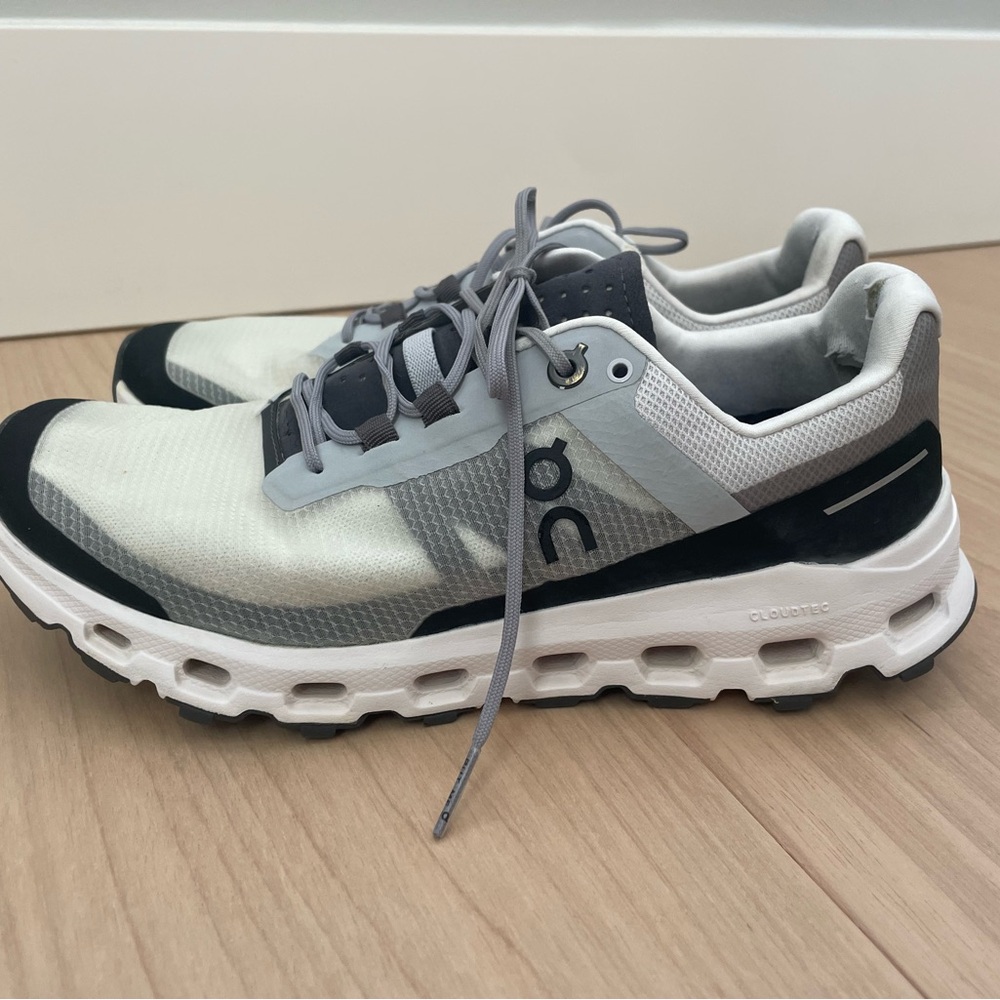 On Cloudvista Running Shoes Size 7.5